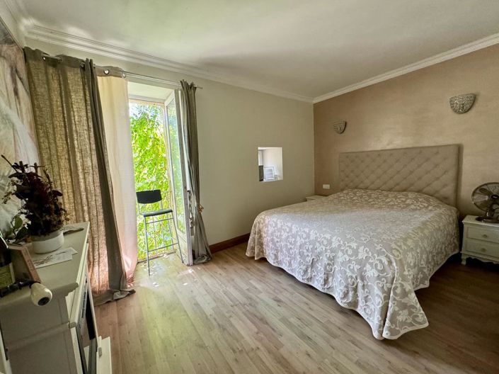 Image No.42-8 Bed Property for sale