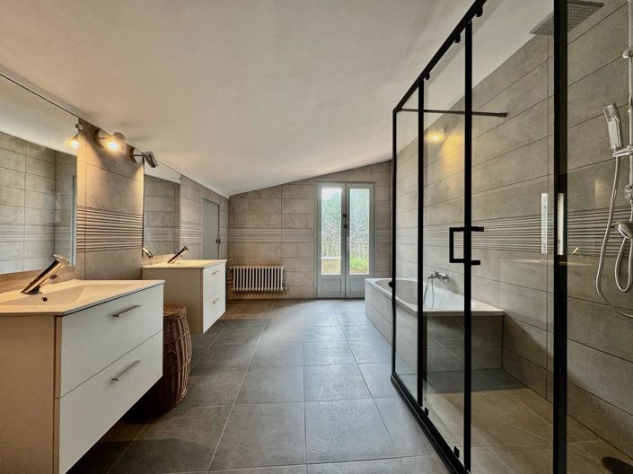 Image No.43-8 Bed Property for sale