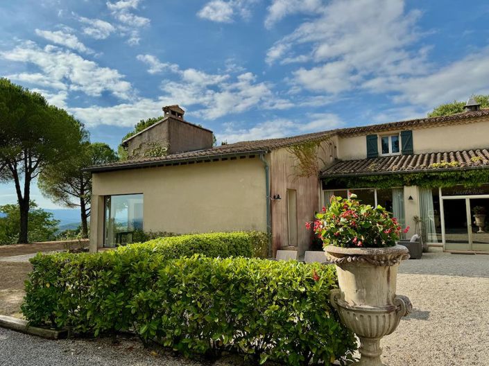 Image No.8-8 Bed Property for sale