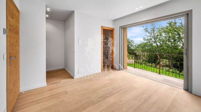 Image No.10-4 Bed House for sale