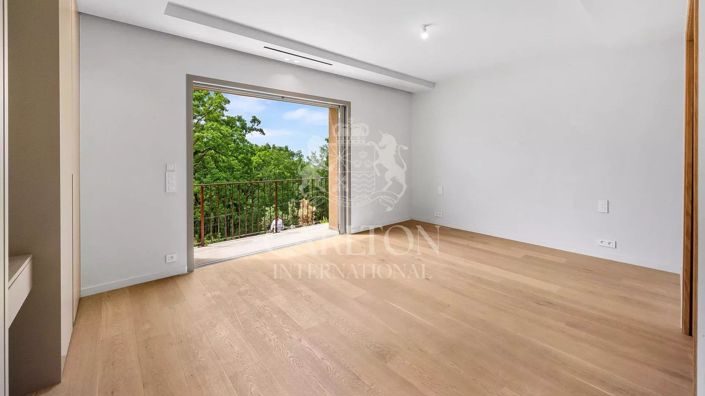 Image No.12-4 Bed House for sale