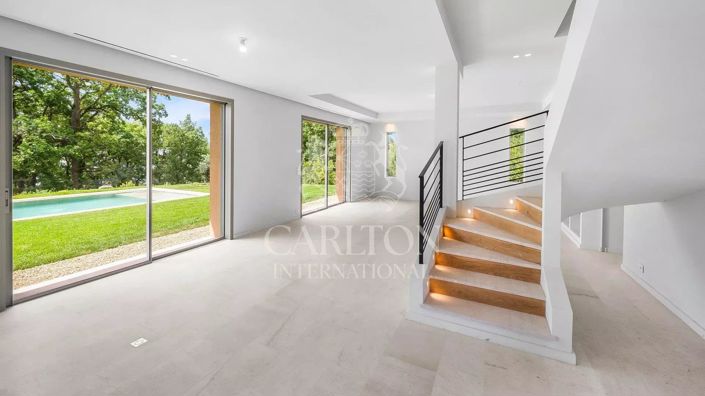 Image No.14-4 Bed House for sale