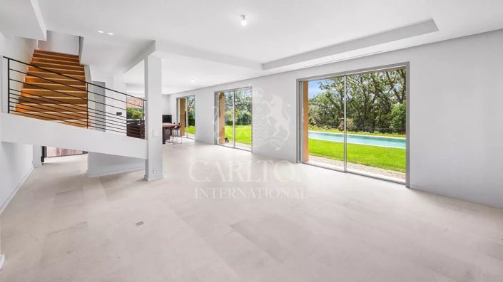 Image No.4-4 Bed House for sale