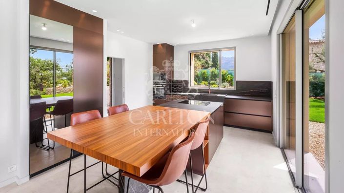 Image No.6-4 Bed House for sale