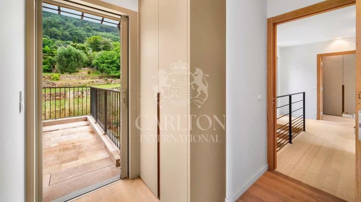 Image No.8-4 Bed House for sale