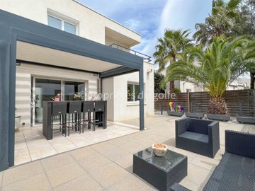 1 - Sète, House