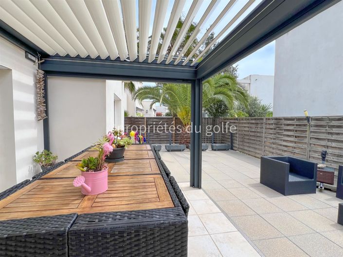 Image No.2-4 Bed House for sale