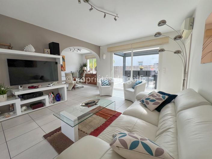 Image No.8-4 Bed House for sale