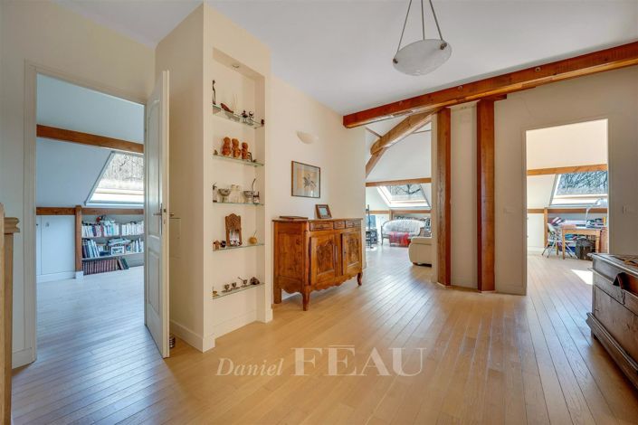 Image No.10-6 Bed Apartment for sale