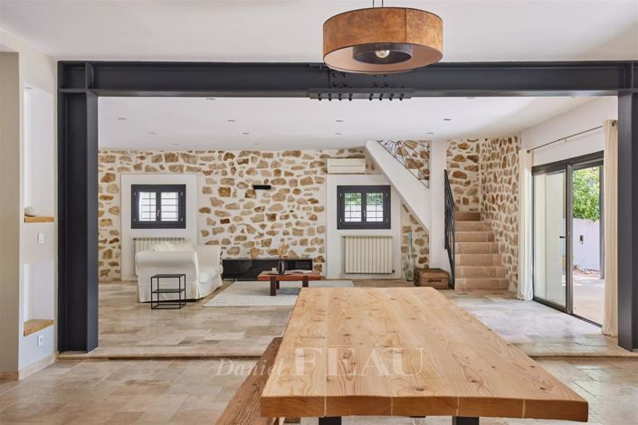 Image No.10-6 Bed House for sale