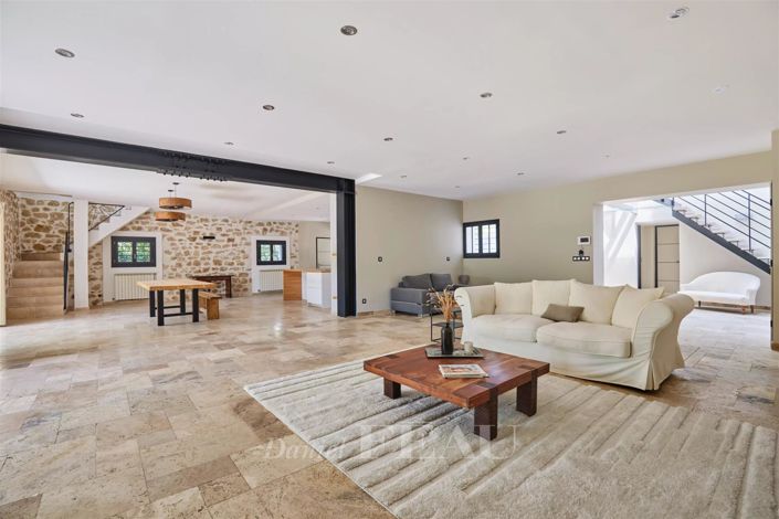 Image No.16-6 Bed House for sale