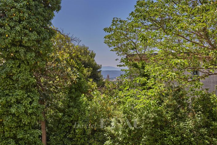 Image No.24-6 Bed House for sale