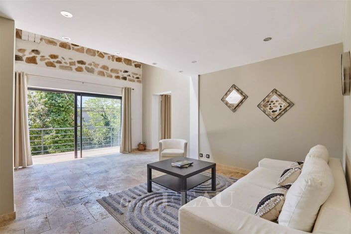 Image No.8-6 Bed House for sale