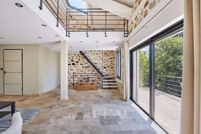 Image No.9-6 Bed House for sale