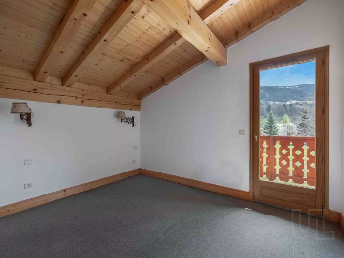 Image No.6-5 Bed House for sale