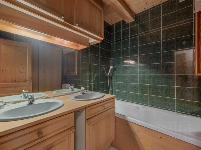 Image No.8-5 Bed House for sale