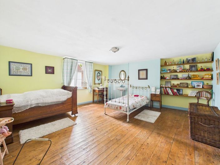 Image No.13-8 Bed House for sale