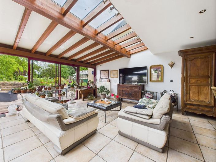 Image No.5-8 Bed House for sale