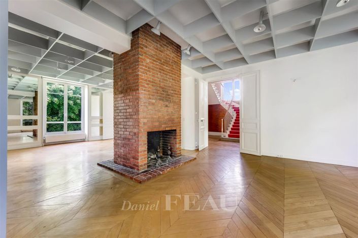 Image No.1-7 Bed House for sale