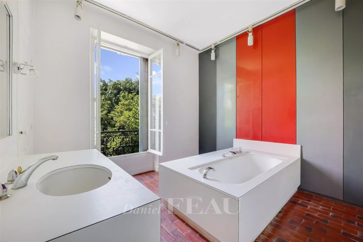 Image No.12-7 Bed House for sale