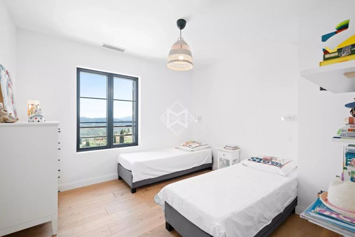 Image No.15-4 Bed House for sale