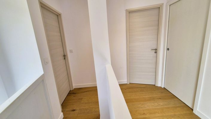 Image No.10-3 Bed House for sale