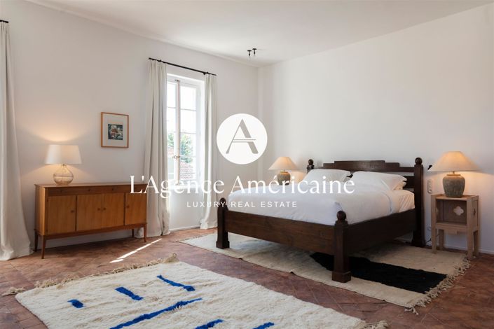 Image No.14-11 Bed Property for sale