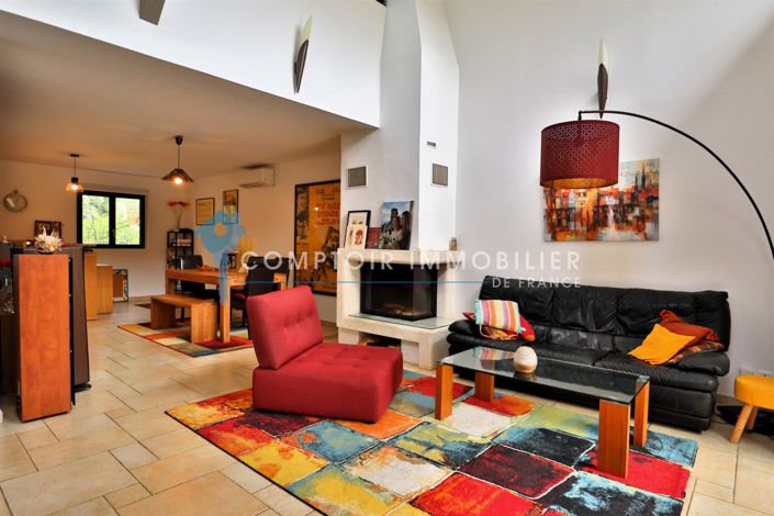 Image No.10-3 Bed House for sale