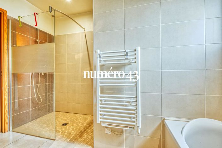 Image No.13-2 Bed House for sale