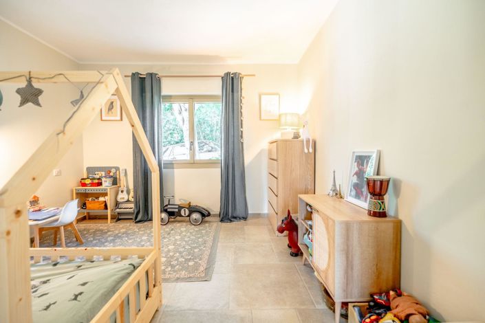 Image No.8-4 Bed House for sale