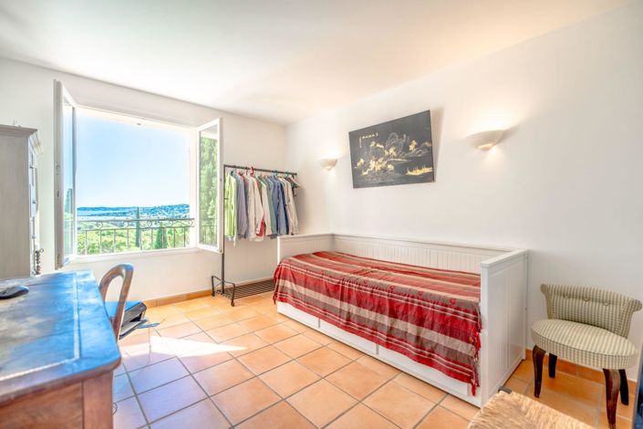 Image No.12-4 Bed House for sale