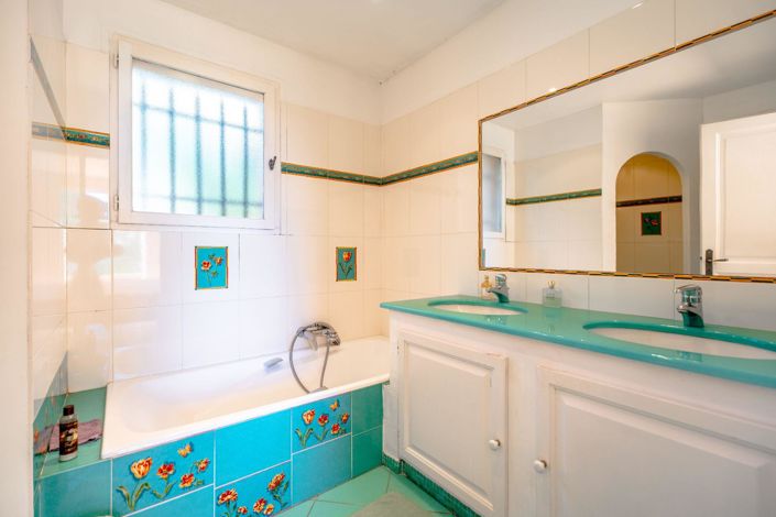 Image No.13-4 Bed House for sale