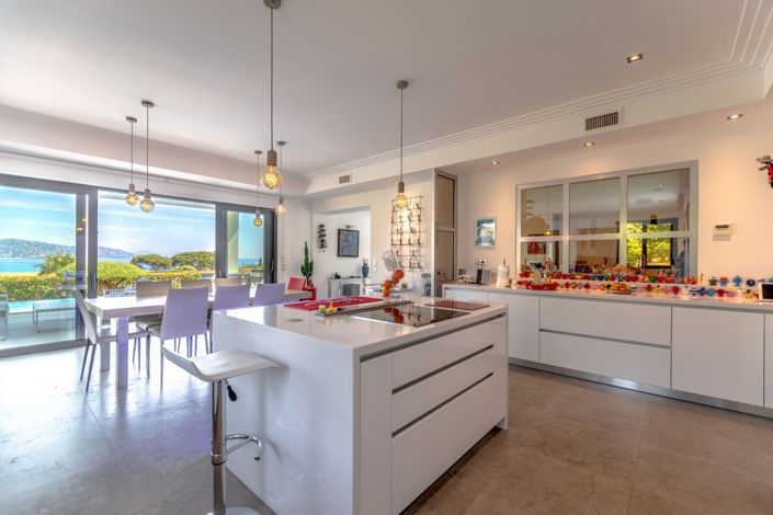 Image No.6-4 Bed House for sale