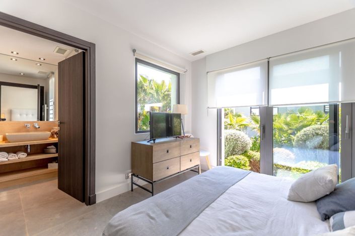 Image No.9-4 Bed House for sale