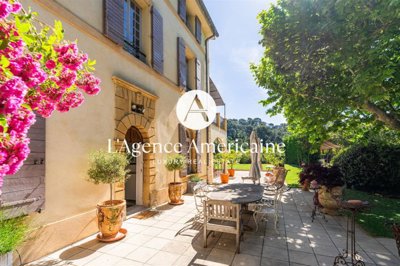1 - Aix-en-Provence, Property
