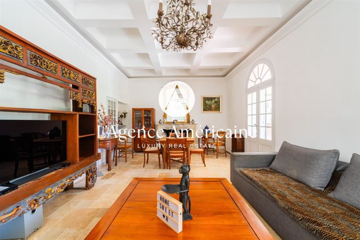 Image No.11-8 Bed Property for sale