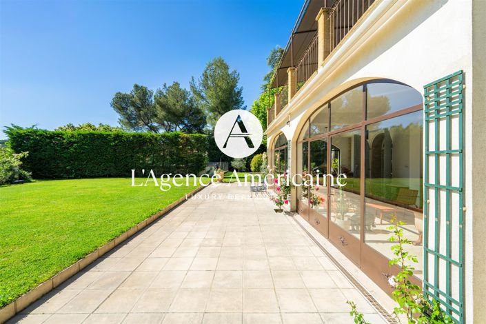 Image No.2-8 Bed Property for sale