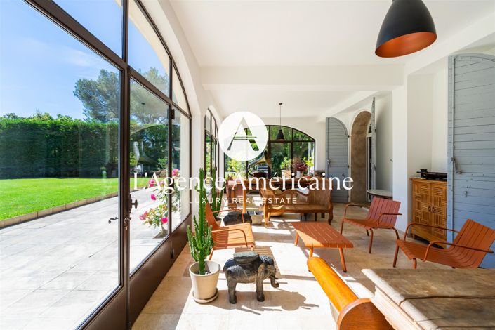 Image No.8-8 Bed Property for sale