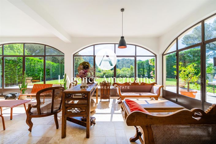 Image No.9-8 Bed Property for sale