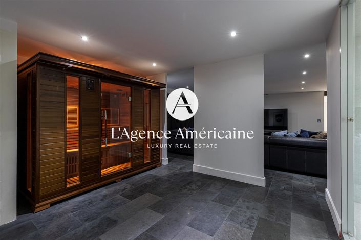 Image No.10-5 Bed Property for sale