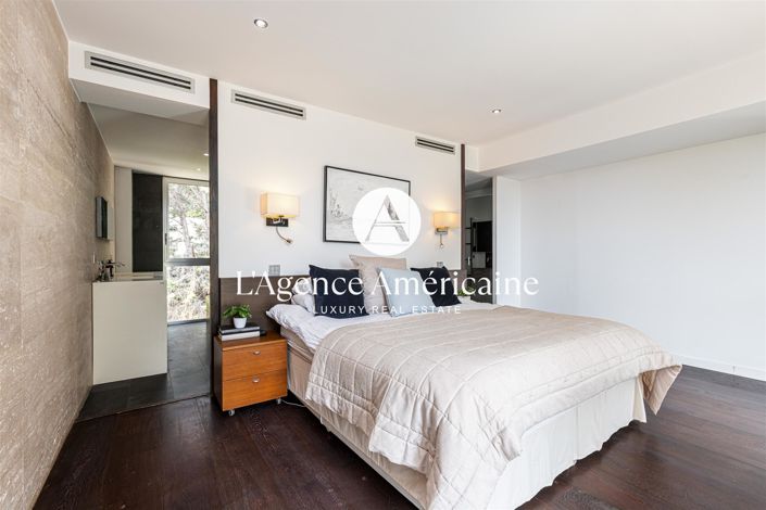 Image No.8-5 Bed Property for sale