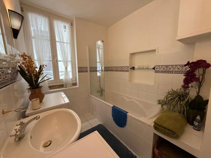 Image No.8-2 Bed House for sale