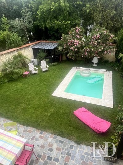Image No.1-5 Bed Property for sale