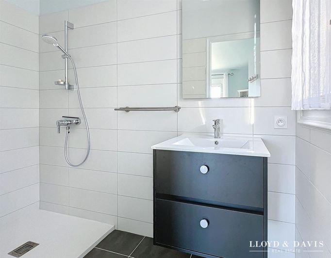 Image No.10-4 Bed House for sale