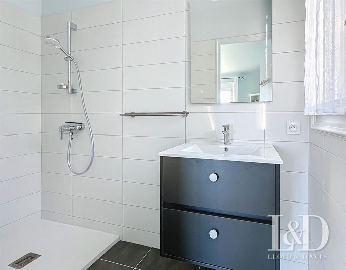 Image No.12-4 Bed House for sale