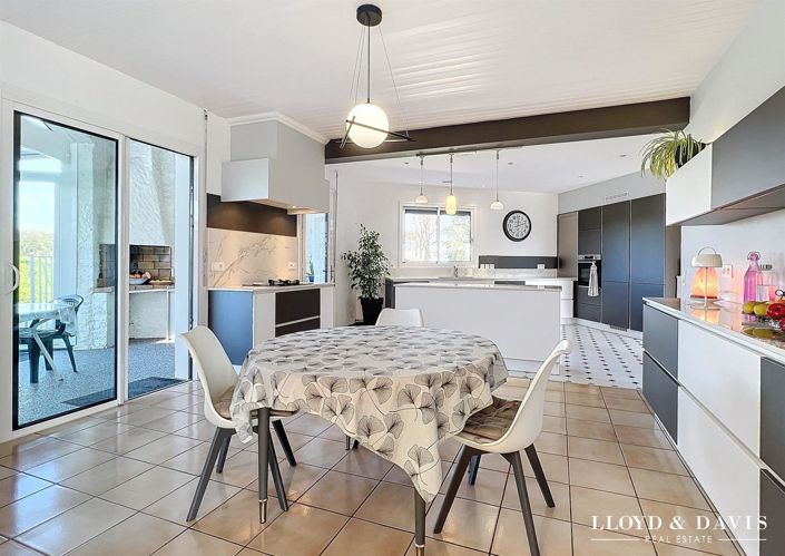 Image No.4-4 Bed House for sale