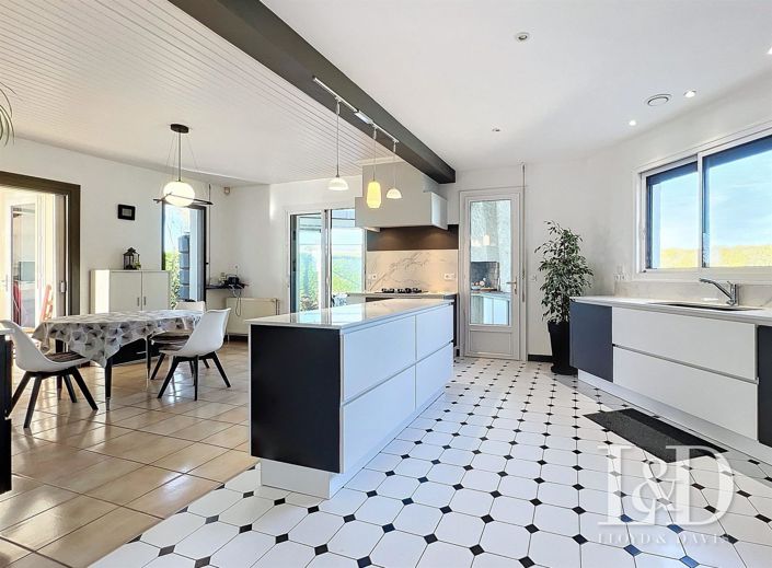 Image No.5-4 Bed House for sale