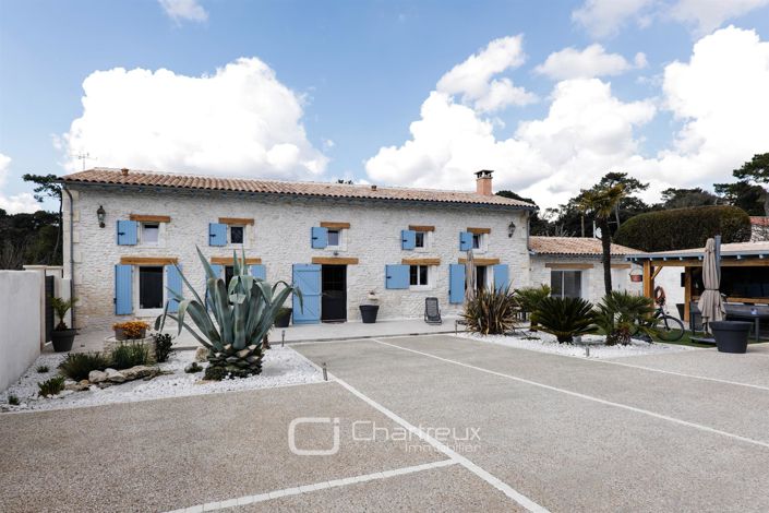 Image No.1-4 Bed House for sale