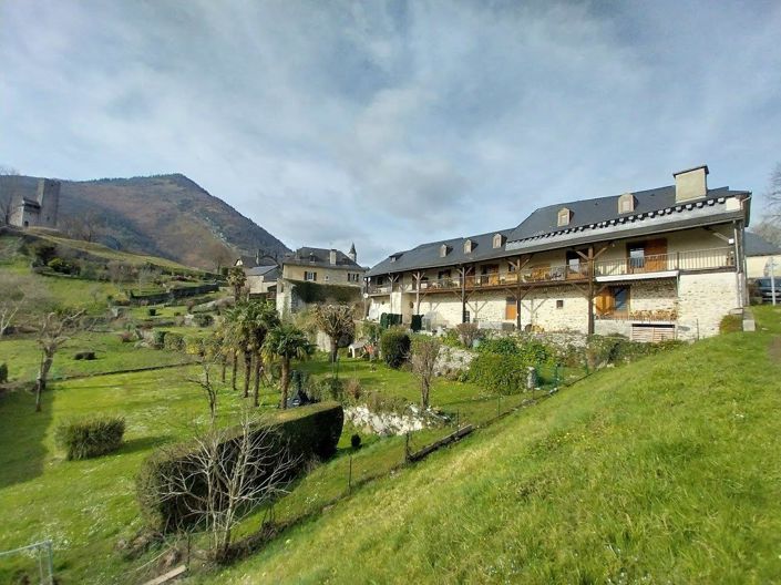 Image No.1-7 Bed House for sale