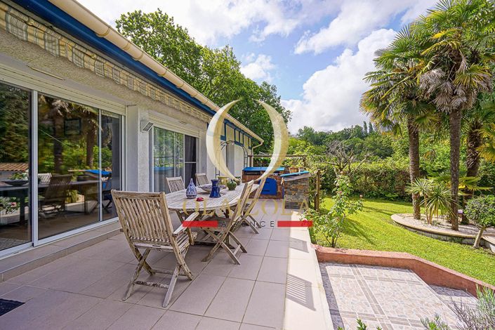 Image No.1-4 Bed House for sale